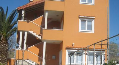 Apartments Laura, private accommodation in city Rab, Croatia